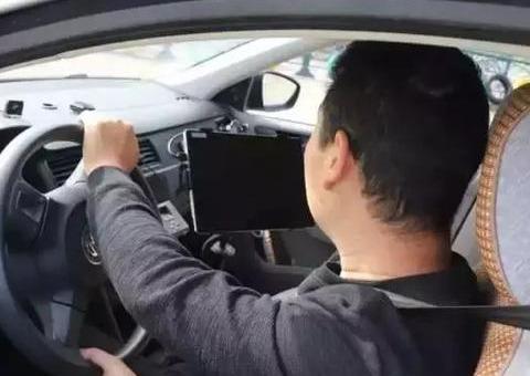 出现这3种信号，说明火花塞要换了，不然发动机会被损坏