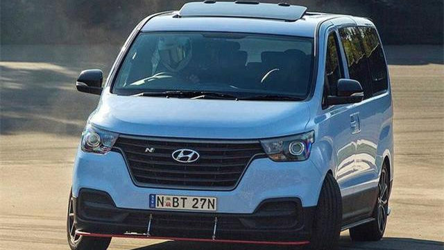 现代又一“MPV”亮相，比GL8好看，大后驱配V6引擎，可乘坐8人！