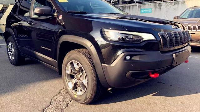 这台jeep“不简单”，高性能四驱+攀爬模式，比普拉多便宜十几万