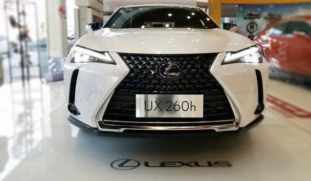 雷克萨斯UX到店体验 不属于宝马X1 奥迪Q3这些传统意义上的SUV