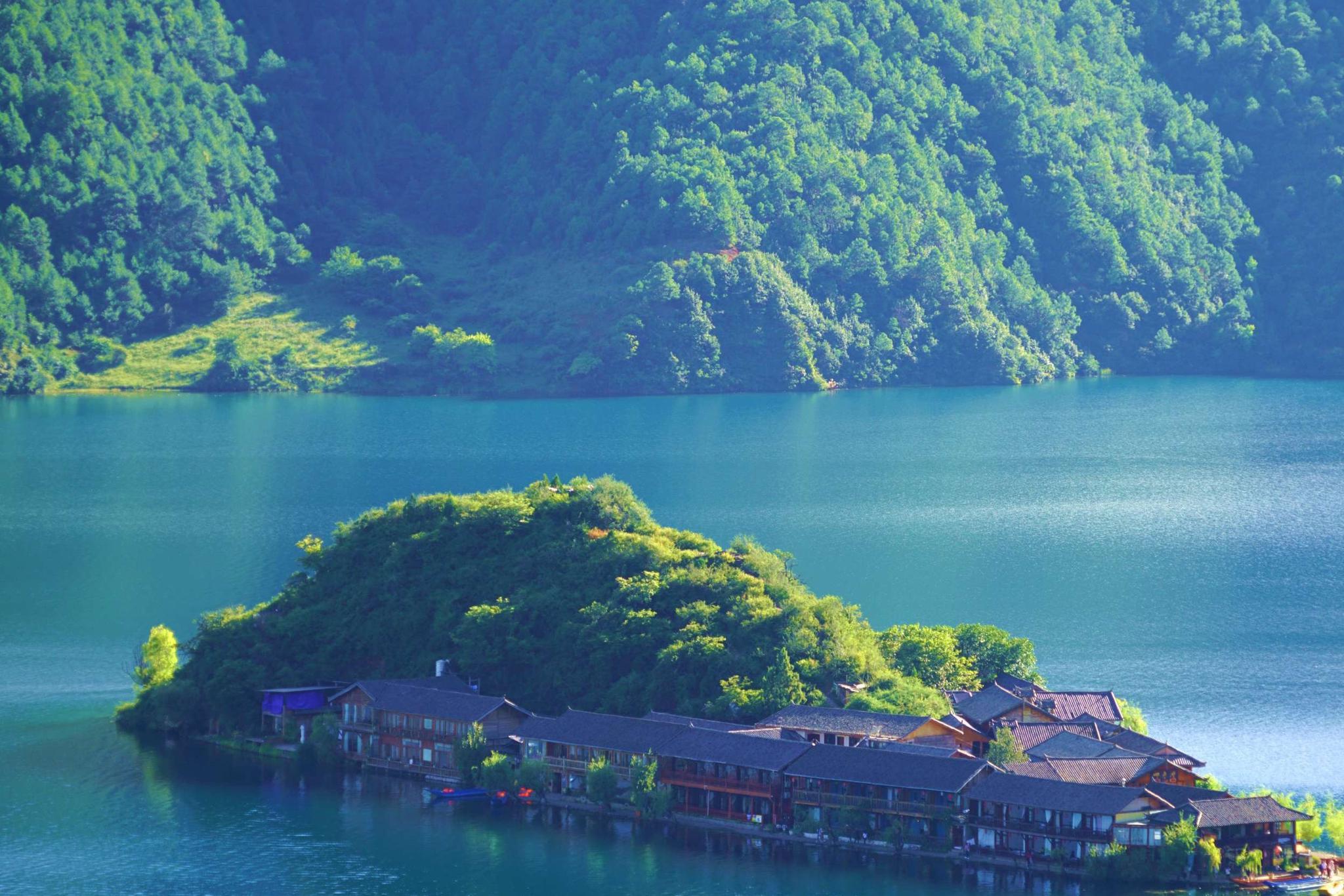 金山银山都不及泸沽湖的绿水青山._高清图集_新浪网