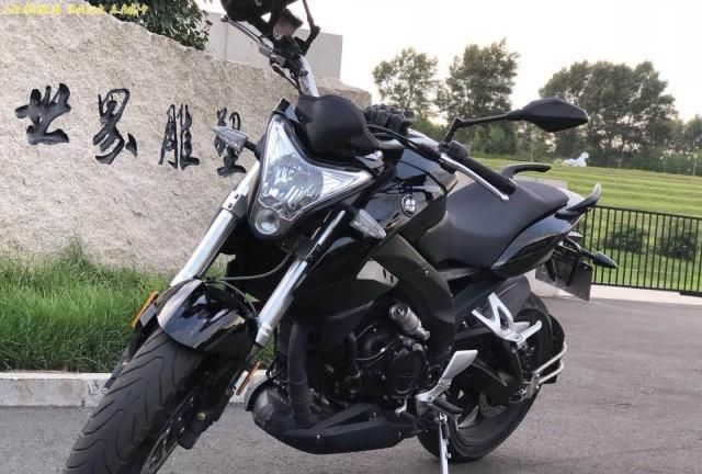 国产中量级街车新标杆,双缸隆鑫无极500R,车友:售价实在亲民