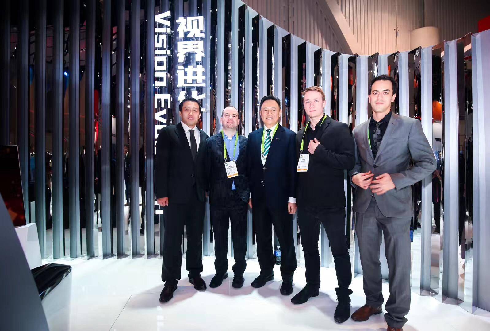 中国身影抢镜CES,“科技春晚”不止国际大牌秀肌肉
