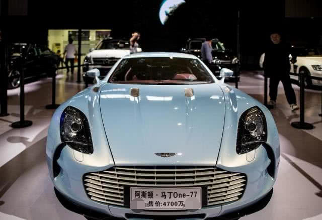 初售半个亿的超级豪车，一辆卖8年多没卖出去，降价一半都没人要