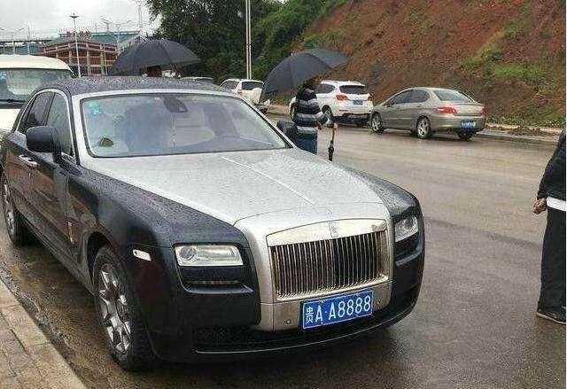 陕西顶级奔驰,车牌比老干妈车牌还霸气,车主从未收过罚单!