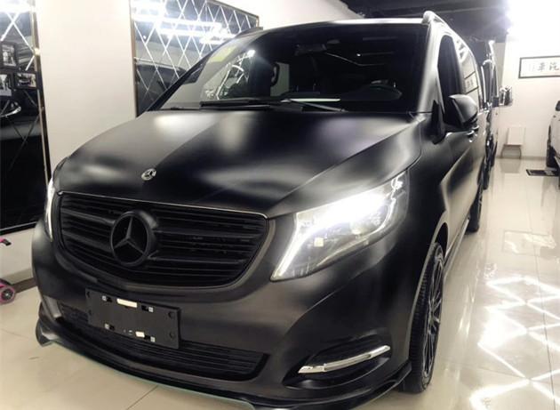 最帅奔驰“MPV”亮相,全黑车身,四出排气,配2.0T发动机!