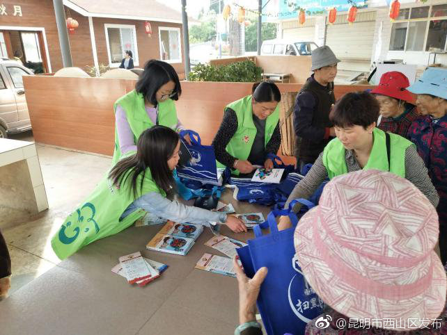 西华社区扫黑除恶宣传进群众