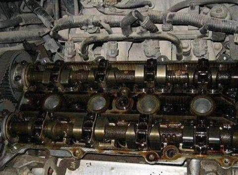 修车工告诉你，汽车跑够2万公里，这个必须清洗一次，月省一箱油