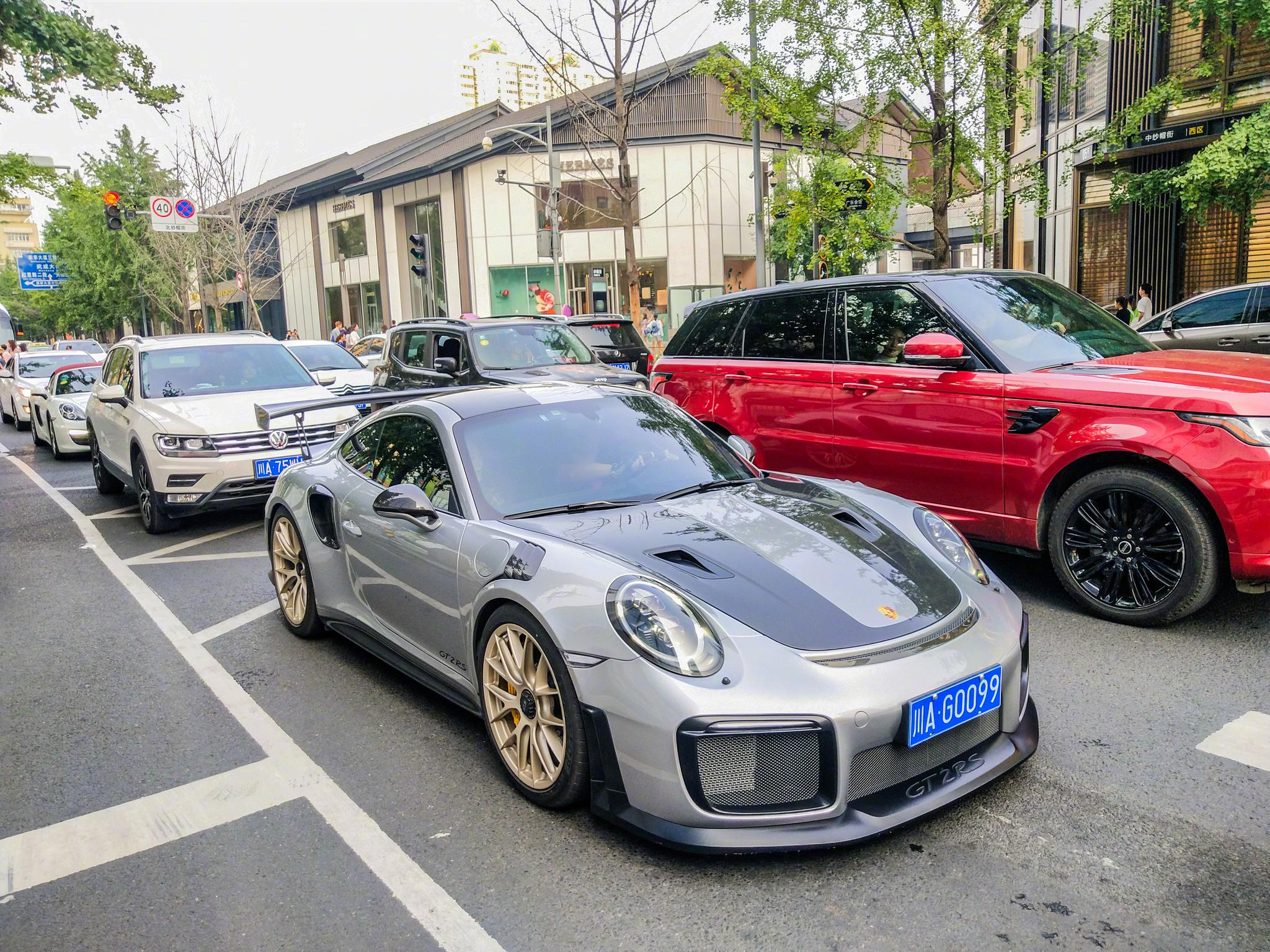 两枚川A牌照保时捷911 GT2 RS