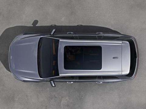 它充满电能跑两个省，车长5米+四块大液晶屏，传统车型的终结者