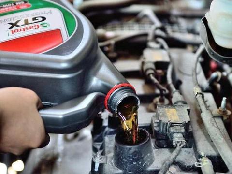 开车10年才知道，原来汽车保养要在这个公里数，老司机都不知道