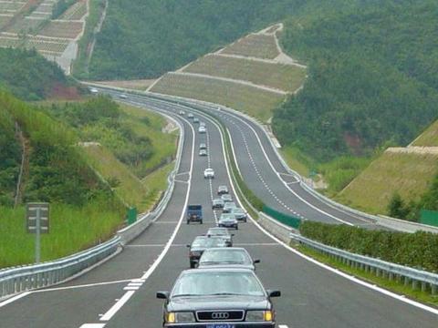 汽车一般在高速上能连续开多久老司机超过这个数车子提前报废