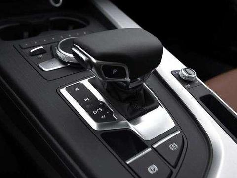 变速箱油何时换汽修厂老师傅超过这个数，变速箱可能要报废！