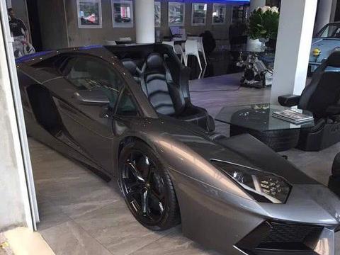 为什么有钱人都喜欢改装，看到这个兰博基尼改造的客厅沙发就懂了