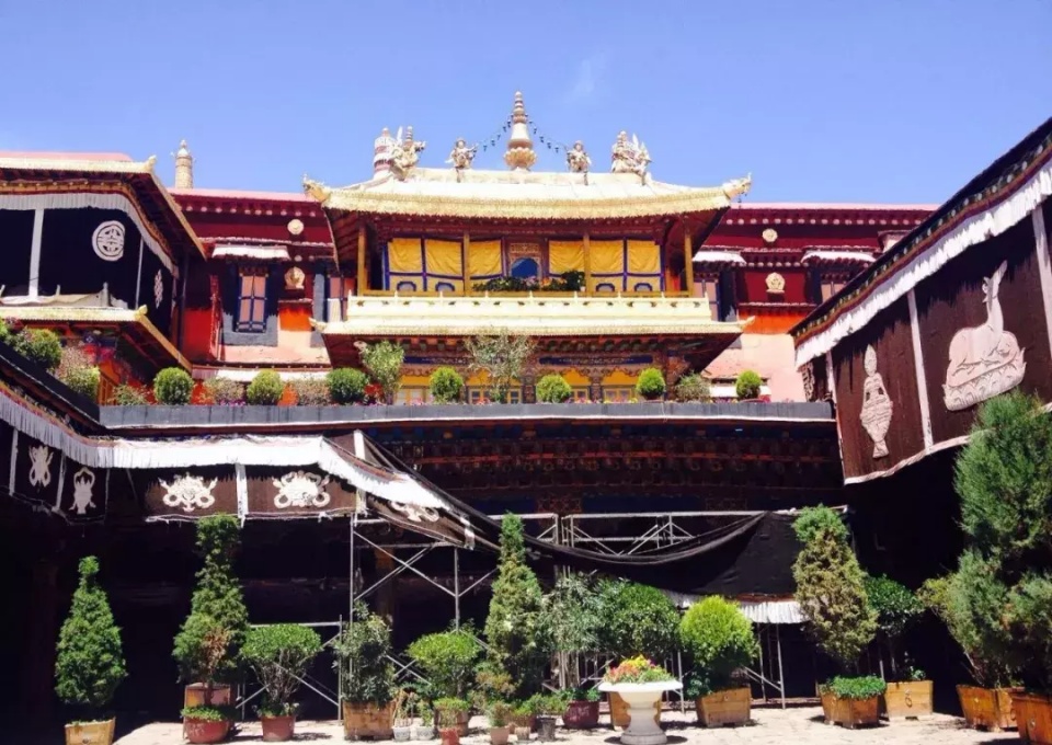 藏族寺院斗拱的特点