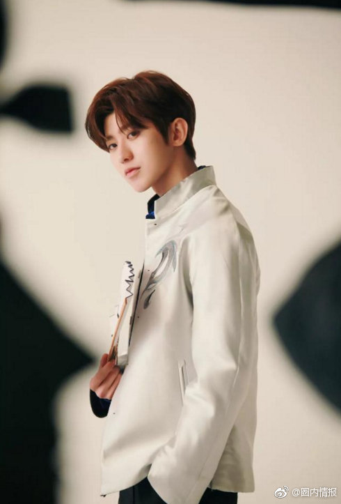 蔡徐坤为钱正昊歌手踢馆拉票,喊话粉丝帮帮小