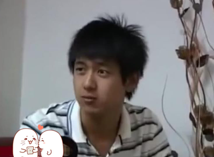 李现19岁照片被扒,"生图照"和路人一样,却撞脸林更新?