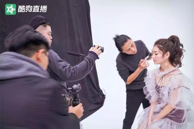 同时撞脸杨超越张雨绮是怎样一种体验? 让《男人装》造型师告诉你