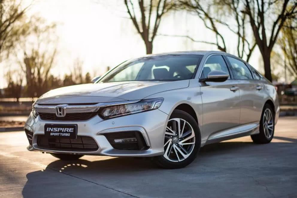 都是本田B级车 同宗同源 雅阁和INSPIRE