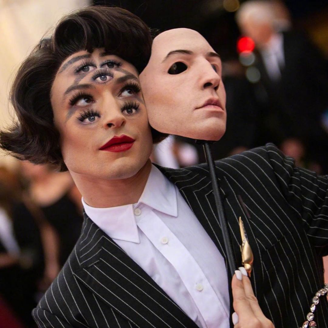 ezra Miller,Ezra Miller包法利夫人 埃兹拉·米勒ezra miller,红毯上又一位look非常贴合主题的男士