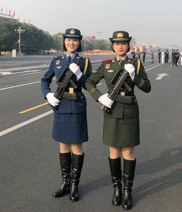 国庆阅兵的女兵方队里,有两朵来自江苏的