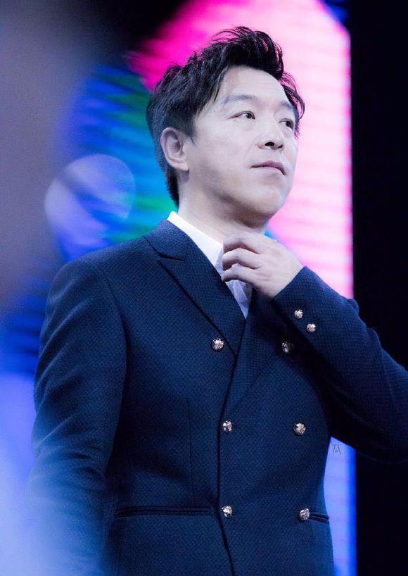 黄渤成首位百亿票房演员,计算方式有误?他们也