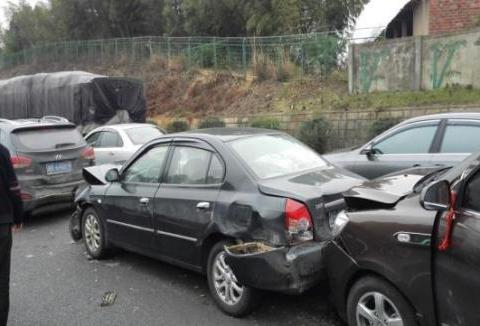 汽车刹车油几年换一次，十年汽修工；记住这一句就行