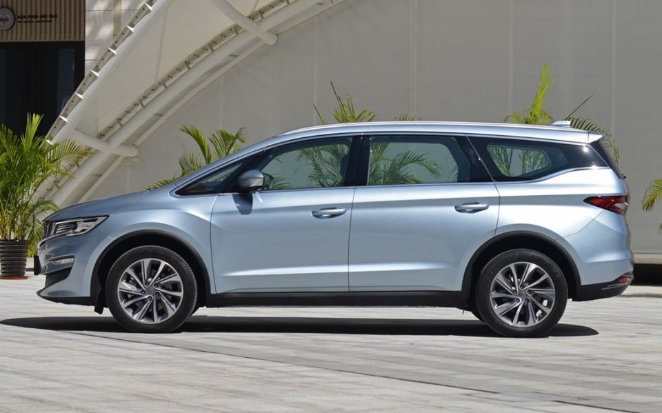 李书福的新杀手锏！最美国产大7座、配混动系统，卖15万要爆款