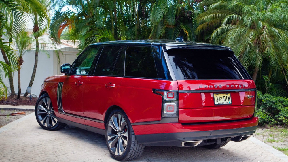 路虎揽胜SV“中国红”版实拍，565马力配8AT，售价249.8万！