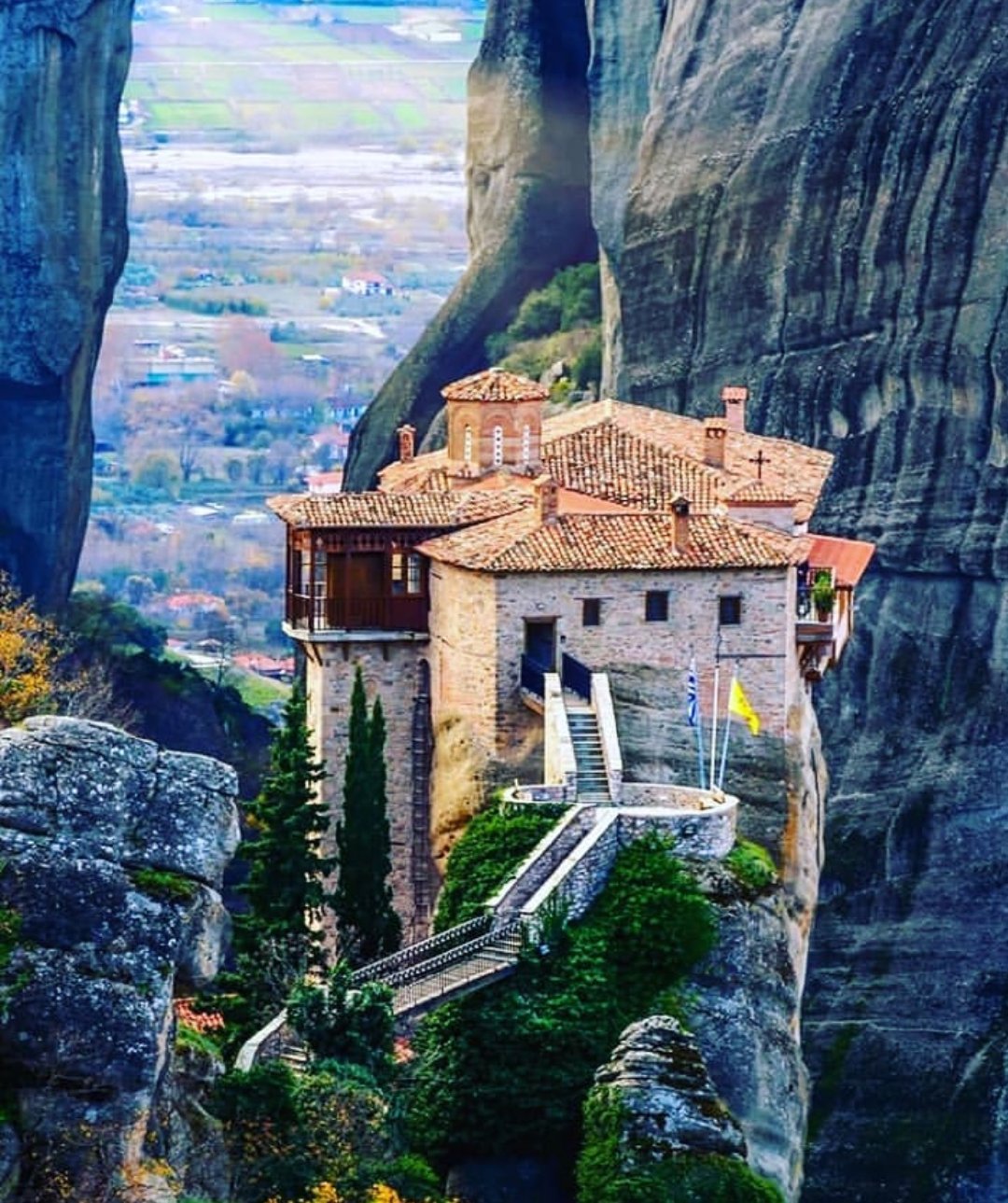 希腊米特奥拉，立在悬崖峭壁上的建筑|奥拉|希腊|米特_新浪新闻