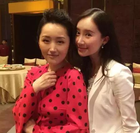 路人街拍,如果感到快乐你就拍拍手,如果感到幸福你就跳起来