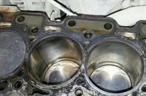 清理积碳只能靠高速吗？老司机：教你两个小妙招，积碳分分钟清除