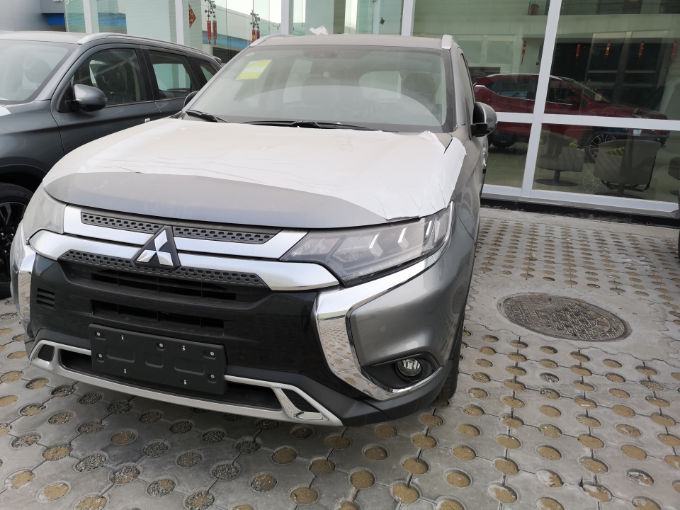 相较老款看变化 店外看2019款欧蓝德四驱大七座致享版
