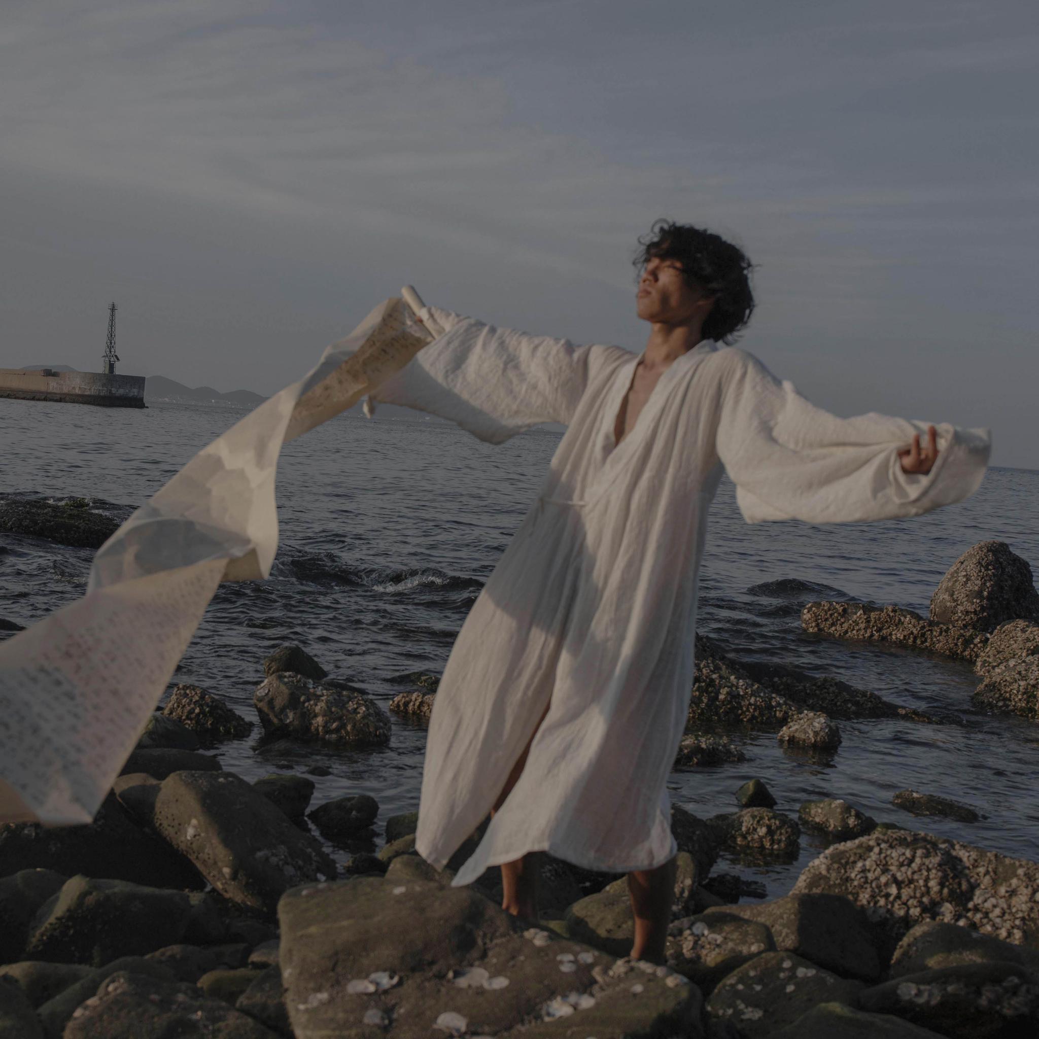 为什么喜鹊窝不怕风霜雨雪？“高层别墅”：败絮其外，...