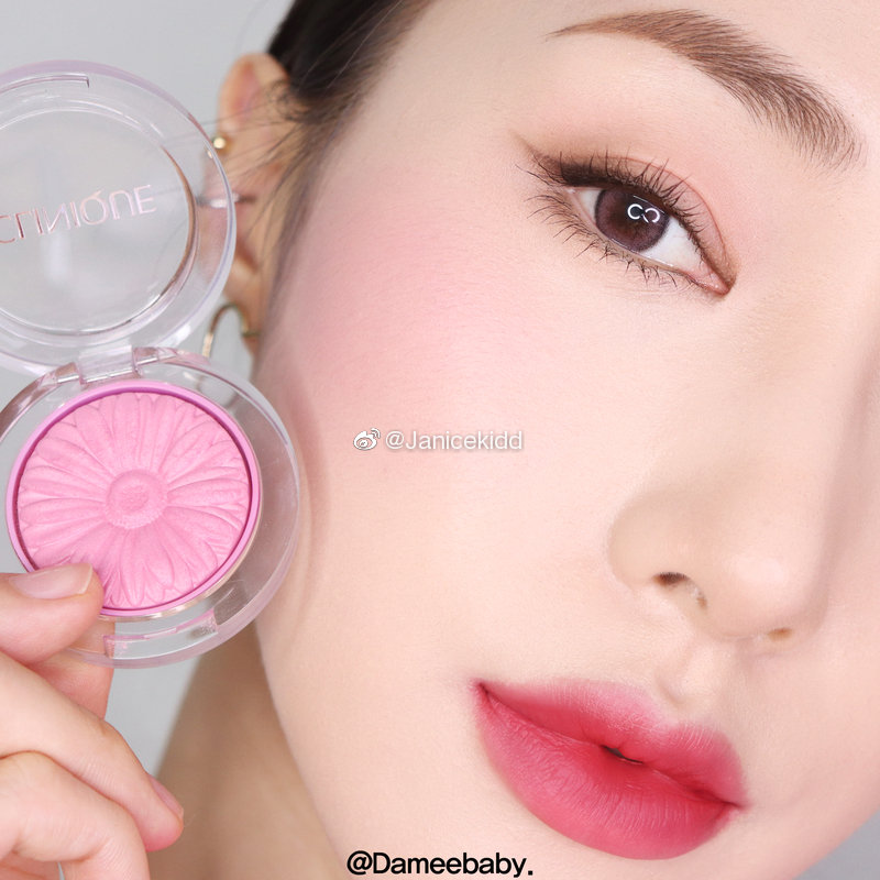 如何根据肤色选腮红 不同肤色适合的腮红颜色