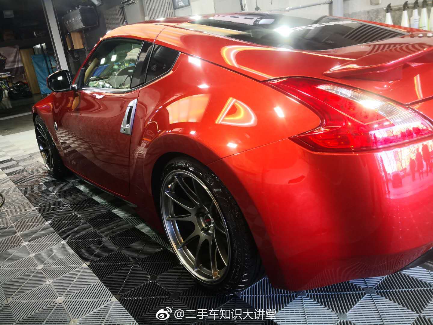 今天有哥们儿给我报了个370Z,突然在想要不然把那C63给卖了