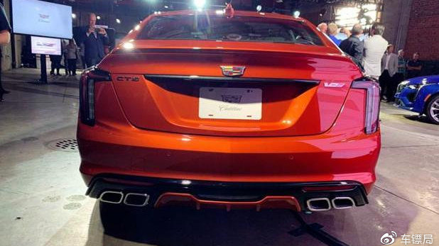 凯迪拉克CT5-V实车亮相，橙色车身，四出排气，3.0T爆发360马力！