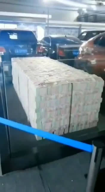 一个亿看起来也不是很多啊！我的卡车可以拉十几亿