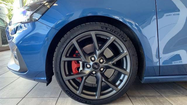 买高尔夫GTI再等等！全新“ST”到店实拍，换装2.3T引擎，6秒破百