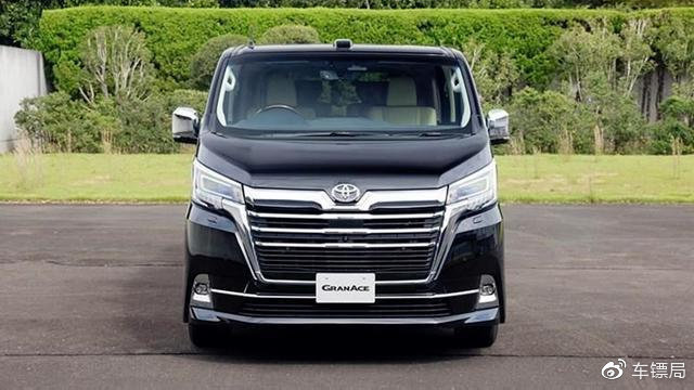 丰田又一“MPV”亮相，车长5.3米，双排航空座椅，配2.8T发动机！