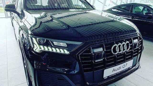 全新一代“奥迪Q7”到店实拍，外观比奔驰GLE帅，搭3.0T机械增压