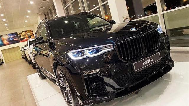 全新宝马X7黑化版，8AT六座，性能媲美奔驰G，想不高调都难！