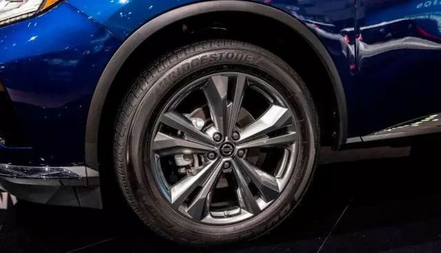 这款中型suv,舒适度不输汉兰达,用料比锐界实在,关键还是国六