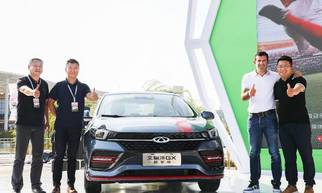 世界足球先生菲戈现身南京 艾瑞泽GX冠军版携足金联赛玩“出圈”