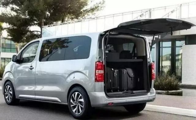 又一款MPV汽车要火了，四驱系统搭配2.0T发动机，空间大又帅气