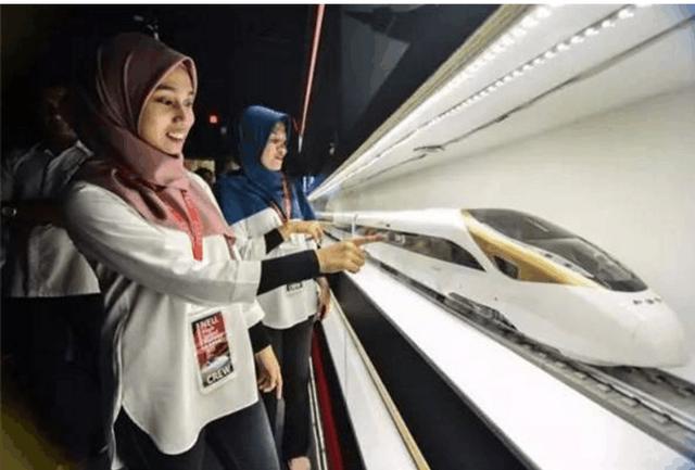 巴基斯坦人体验中国高铁后,完全愣住了:中国人