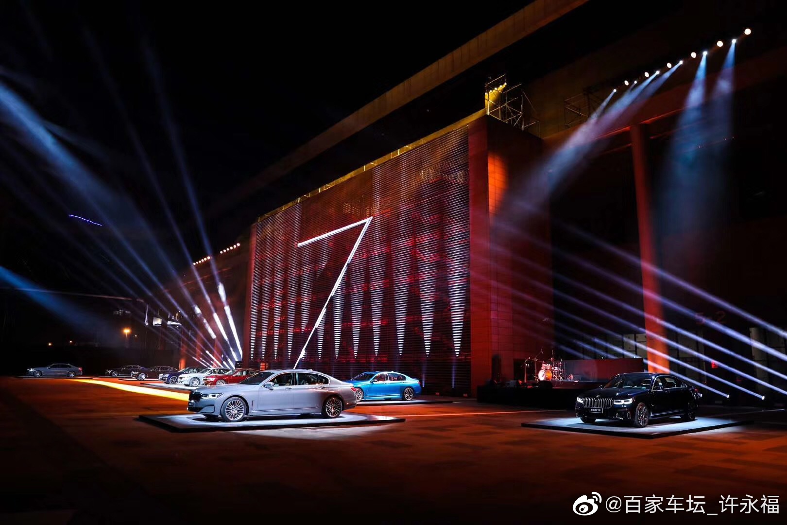 这一届宝马7系,才是The 7该有的样子!齐天大