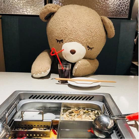 人类已不能阻止海底捞的疯狂服务了!居然还提供婴儿床和隐藏服务!