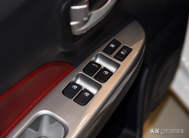 最佳的城市代步车,自动挡+全景天窗,百公里油耗5.3L售价4.39万