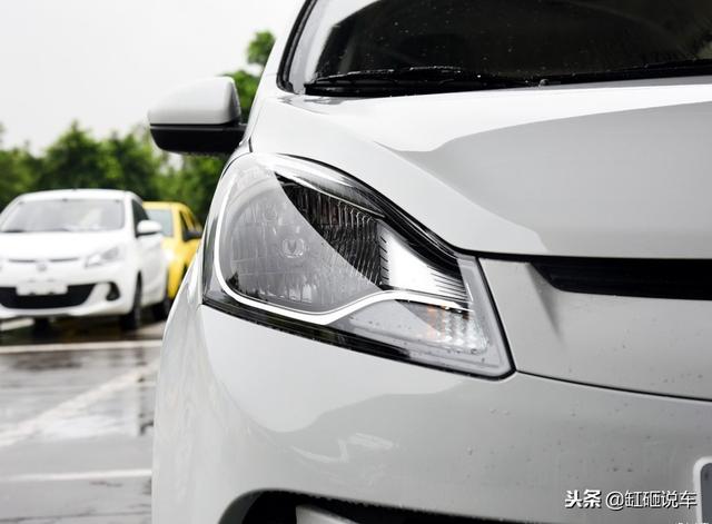 最佳的城市代步车,自动挡+全景天窗,百公里油耗5.3L售价4.39万